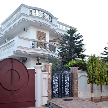 Oyo 5634 Ivy Stays - Manoj Pandey Chowk Лакхнау Экстерьер фото